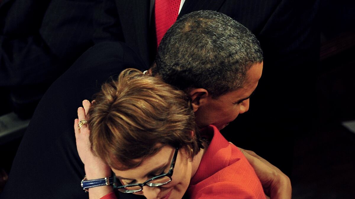 cheats/2012/01/24/standing-ovation-for-giffords/giffords-obama-hug-cs_f5etft