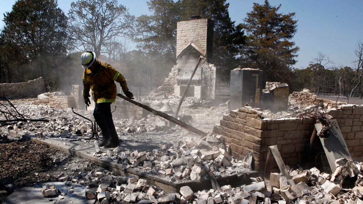 cheats/2011/09/08/bastrop-fire-30-percent-contained/texas-fire-30-percent-contained-cheat_hzgq4l