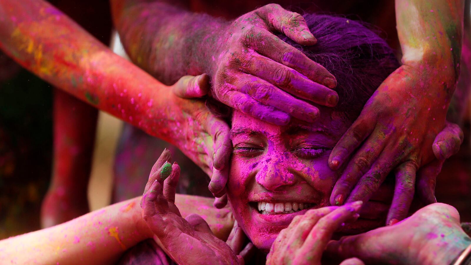galleries/2016/03/24/india-and-nepal-greet-spring-with-color-photos/160324_holi_01_c1jcco