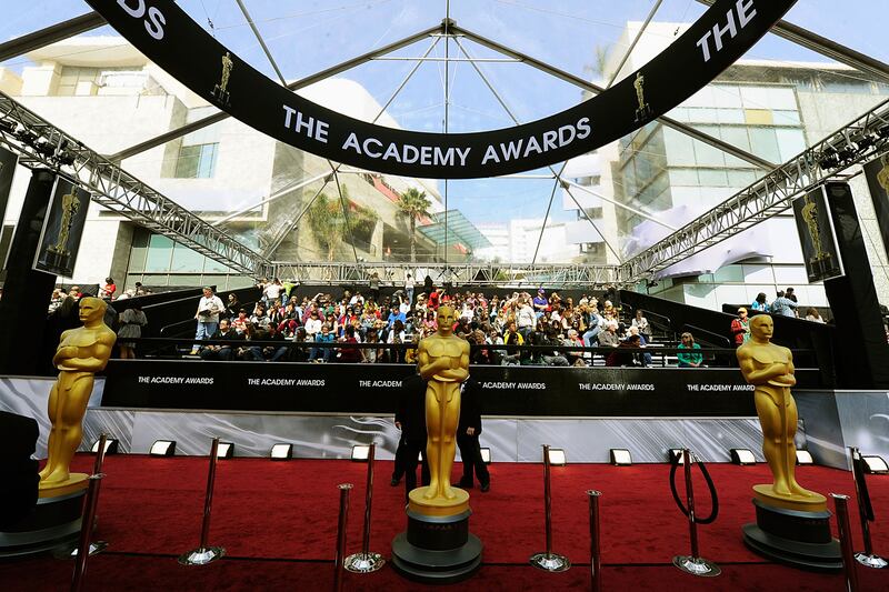 articles/2012/02/27/hollywood-and-the-oscars-surprise-with-celebration-of-traditional-values/oscars-red-carpet-setup_zrlrxn