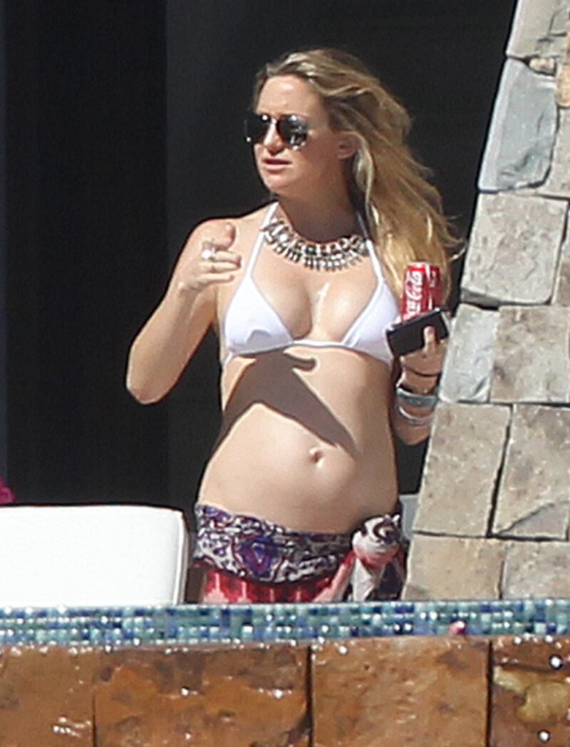 galleries/2011/05/26/pregnant-in-bikinis/pregnant-bikini_o8owhz