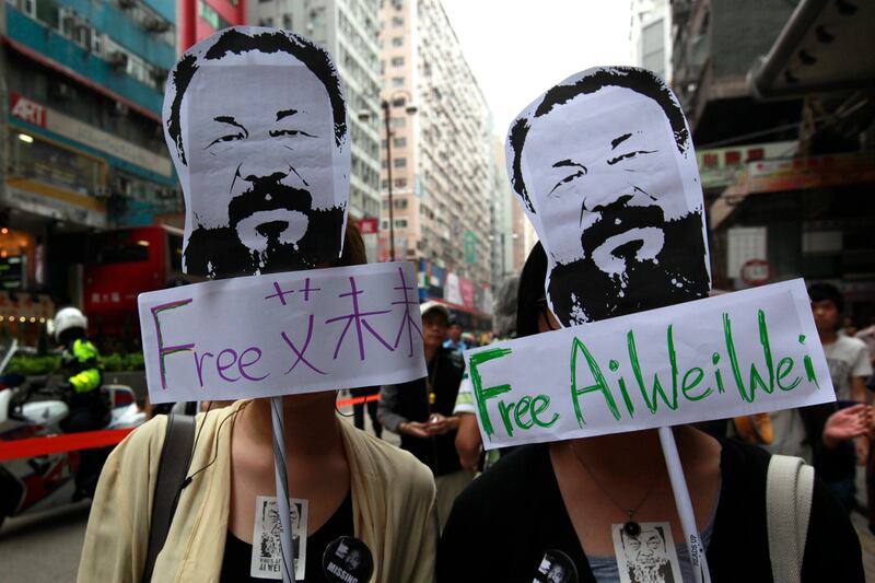 galleries/2011/06/22/chinese-artist-ai-weiwei-freed/ai-weiwei-released-prison-tease_lowlfx