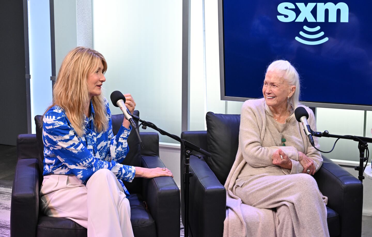 Laura Dern Reveals Her OscarNominated Mother Diane Ladd Has Died at 89