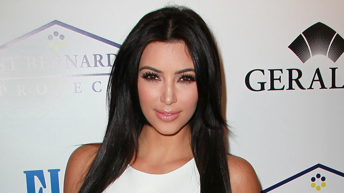 articles/2017/02/01/kim-kardashian-s-plane-searched-by-officials-days-after-blasting-trumps-muslim-ban/170201-lavelle-kardashian-jet-customs_c3nbch