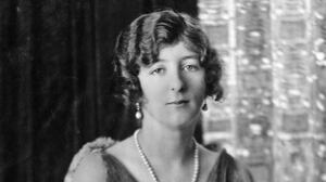 galleries/2009/06/01/the-original-gossip-girl/idina-sackville-1_dnk08l