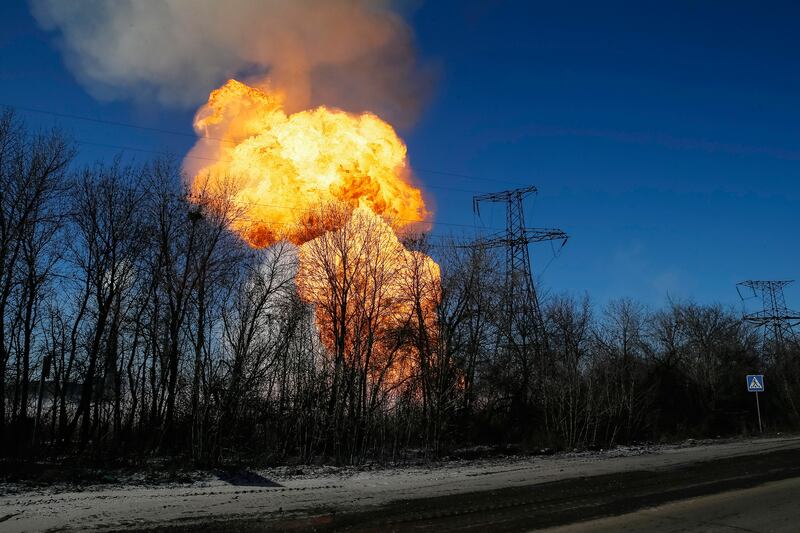 articles/2015/02/17/ukraine-rebels-ignore-ceasefire-near-debaltseve/150217-ukraine-ceasefire2-tease_p91avj