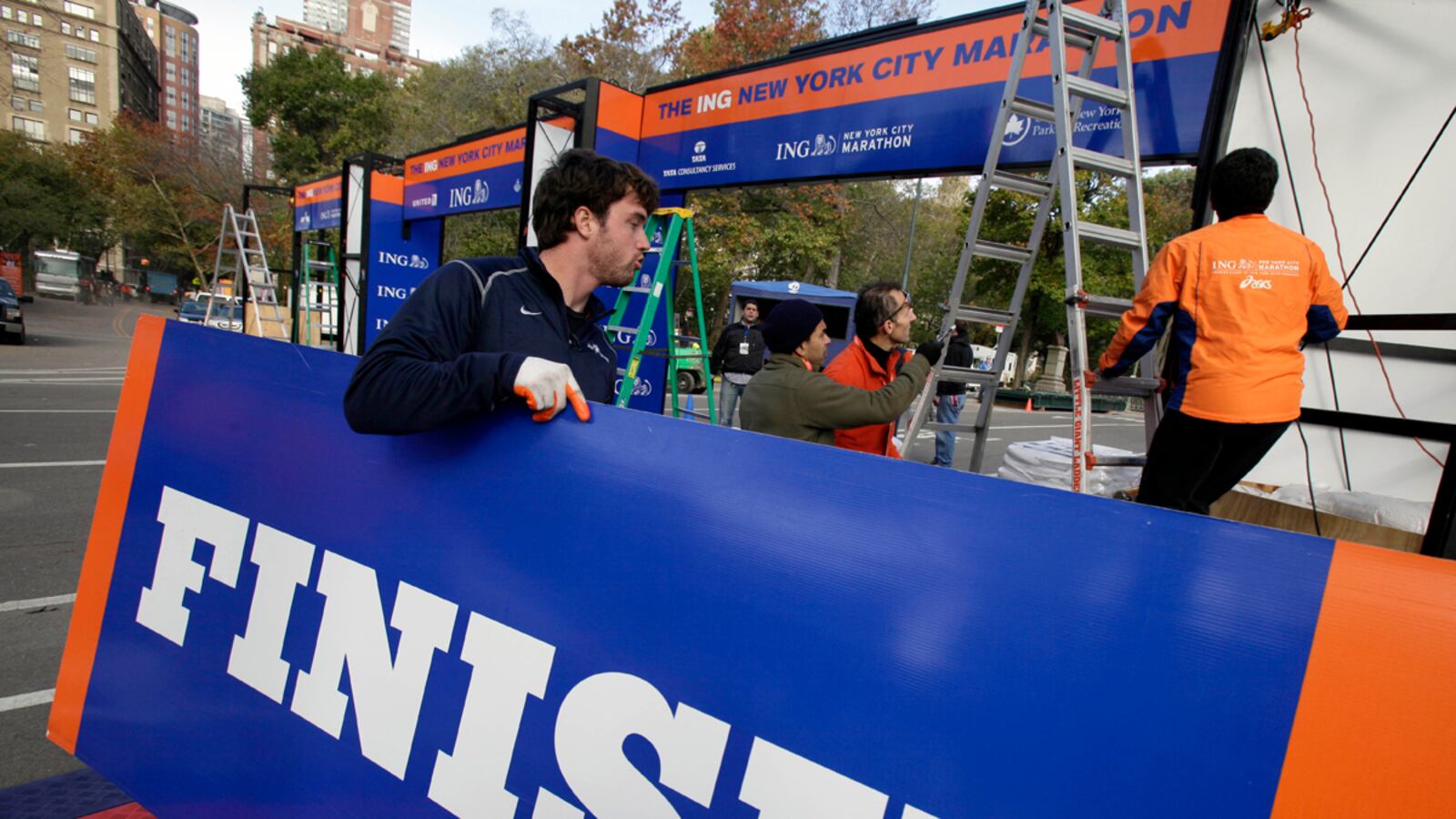 articles/2012/11/03/stop-moping-the-marathon-is-exactly-what-new-york-needs-right-now/nyc-marathon-michaelson_zqiypx