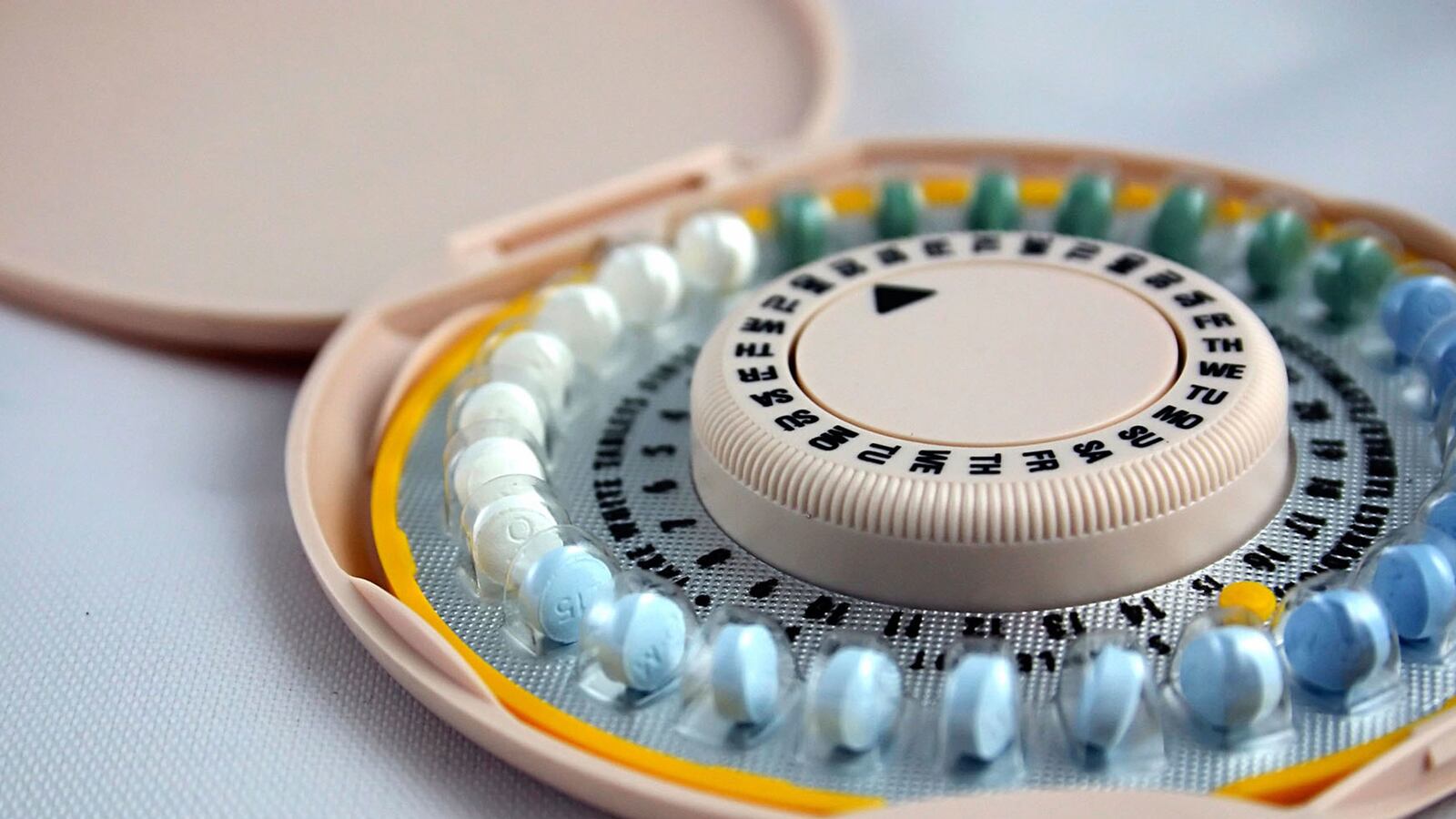 articles/2015/07/02/yes-the-over-the-counter-pill-is-safe/150701-gunter-birth-control-tease_zwjnok