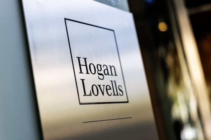 15 September 2025, Bavaria, Munich: Company sign with logo and lettering of the international commercial law firm Hogan Lovells on a legal office building in Munich (Bavaria). Hogan Lovells is a leading global full-service commercial law firm with over 2500 lawyers and offices around the world, advising companies, financial institutions and the public sector in all areas of commercial law.(symbolic image, symbolic photo, illustration, symbolic photo, illustrative photo, theme image, general image, theme photo) Photo: Matthias Balk/dpa (Photo by )