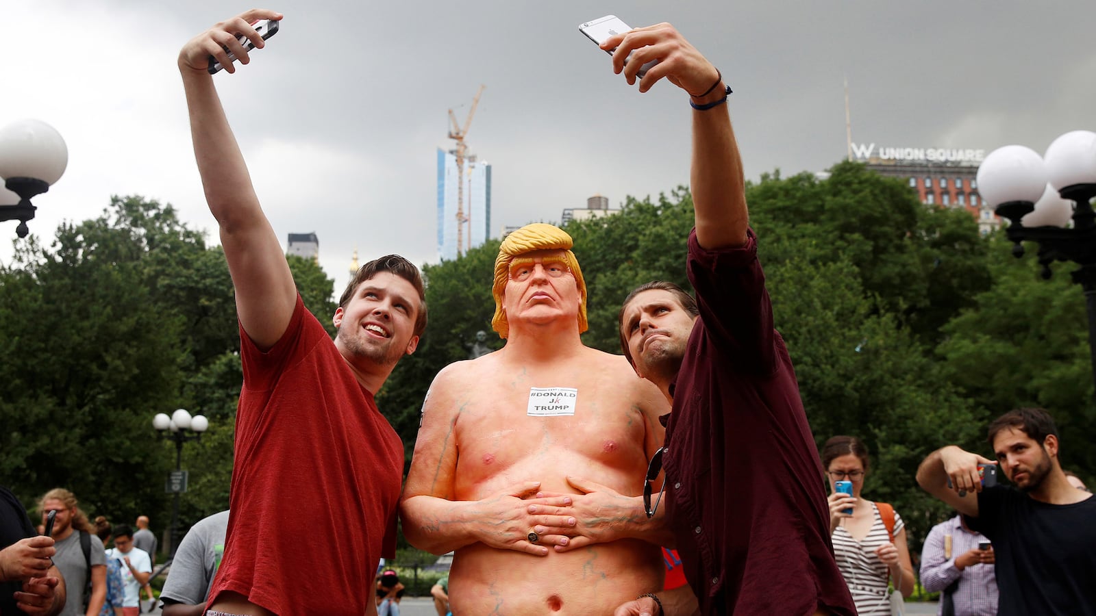 articles/2016/08/18/artist-behind-naked-trump-statues-says-he-d-love-to-make-a-hillary-statue/160818-warshaw-trump-statue-tease_oxc9if