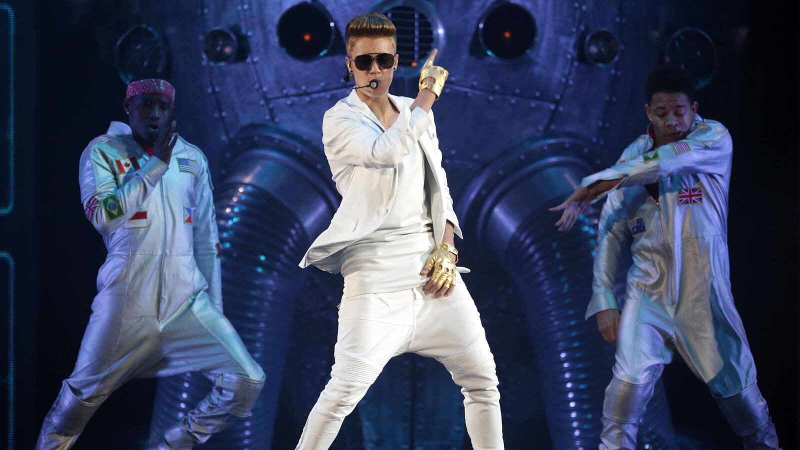 cheats/2013/03/30/bieber-s-pet-monkey-quarantined-in-germany/130330-bieber-monkey-cheat_ku7aec