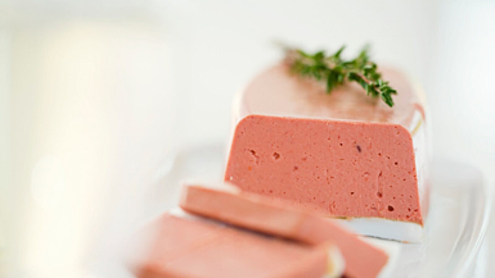 articles/2010/12/29/dartagnan-founder-ariane-daguin-shares-holiday-recipes/lincoln-ross-foie-gras_149886_carocc