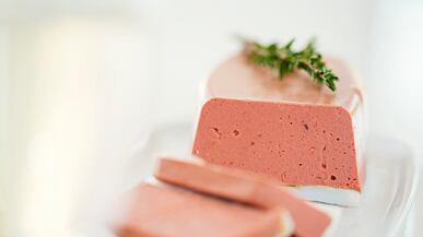 articles/2010/12/29/dartagnan-founder-ariane-daguin-shares-holiday-recipes/lincoln-ross-foie-gras_149886_carocc