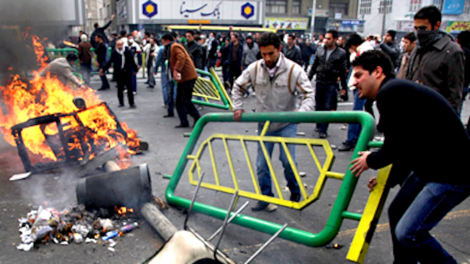 articles/2009/12/29/what-happened-to-leyli/shams-iran-protest-02_phrp36