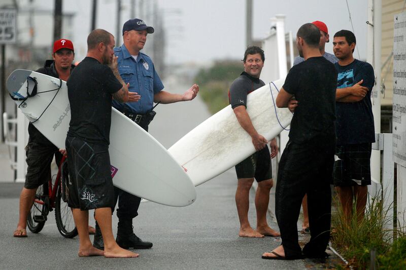 galleries/2011/08/27/hurricane-irene-surfing-photos/hurricane-irene-surfing-photos-eight_vrbes6