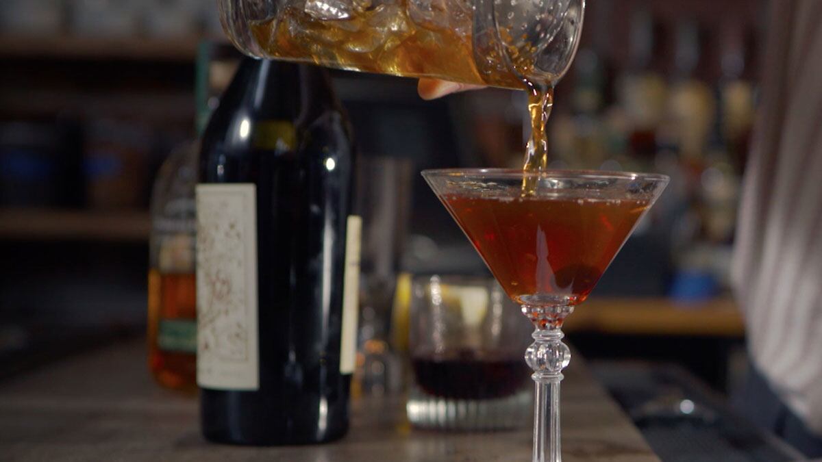 videos/2016/02/04/learn-the-story-behind-the-manhattan-cocktail/160205-woodford-manhattan_ykvzam