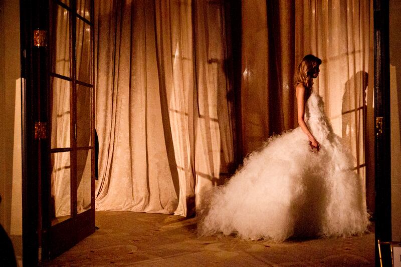 articles/2012/02/16/backstage-at-marchesa-fall-winter-2012-show-at-new-york-fashion-week/marchesa-nyfw-tachman-teaser_zw8scp