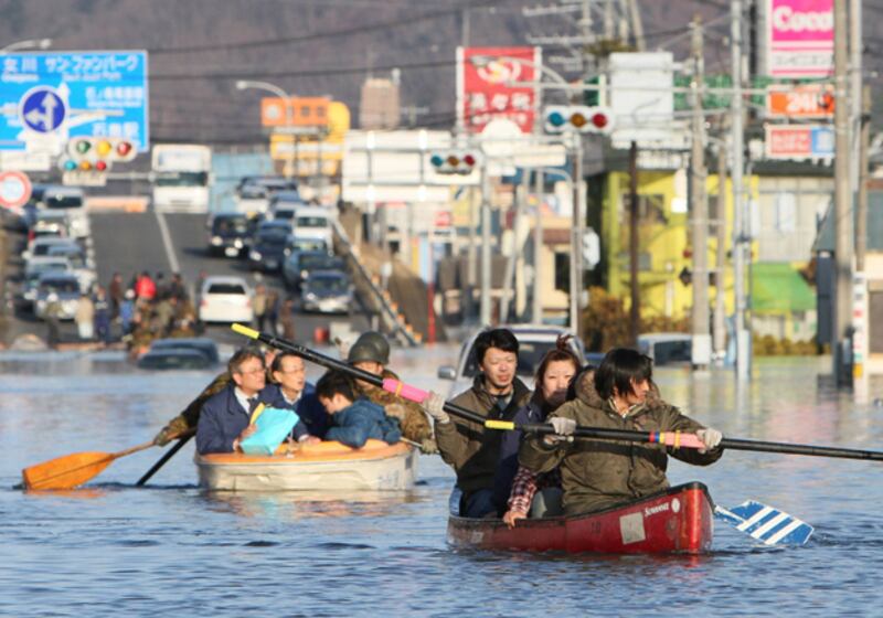 galleries/2011/03/11/quake-tsunami-hit-japan/japan-quake---day-two_lh3ppg