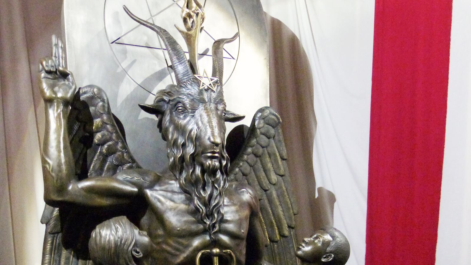 2016-09-23T120000Z_1692767841_TM3EC9M1RR901_RTRMADP_3_MASSACHUSETTS-SATAN_xzh3rc