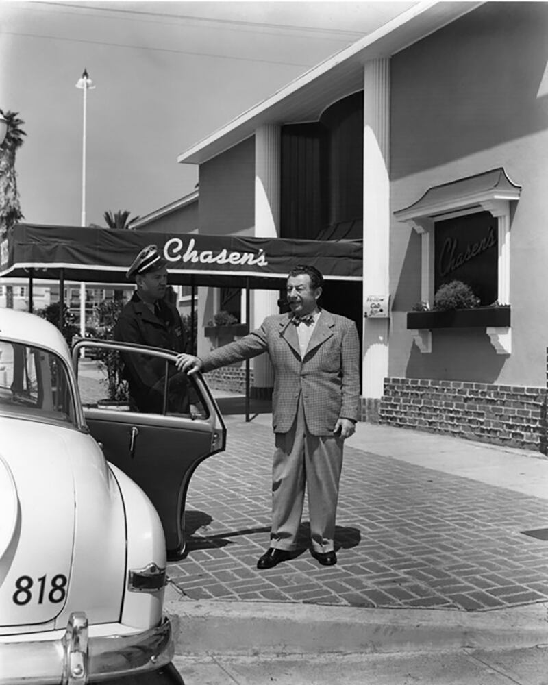 articles/2016/10/27/l-a-s-7-most-influential-restaurants/161026-rothbaum-Chez-Jay-Chasen_s-embed-1_ql6wng