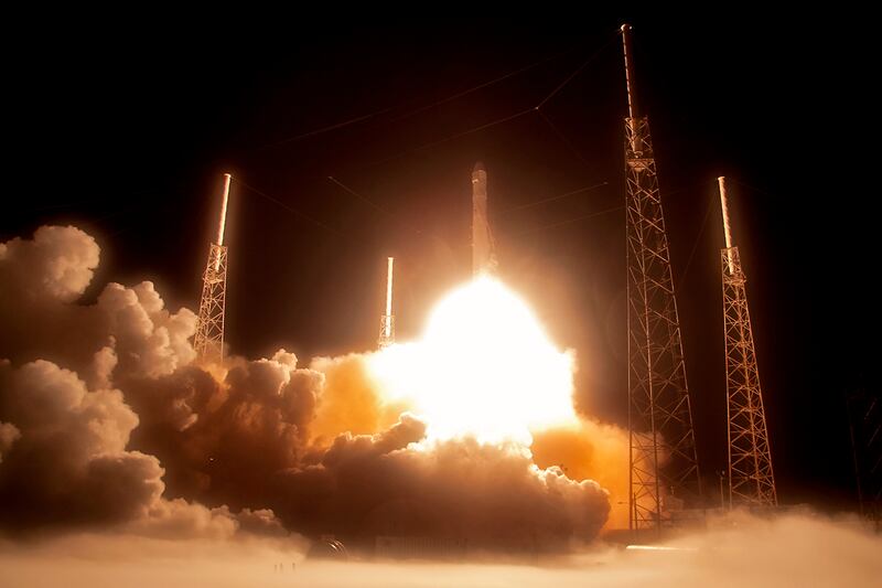 articles/2012/05/22/11-cool-facts-about-spacex-dragon-microsoft-investments-more/spacex-facts_jhylkj
