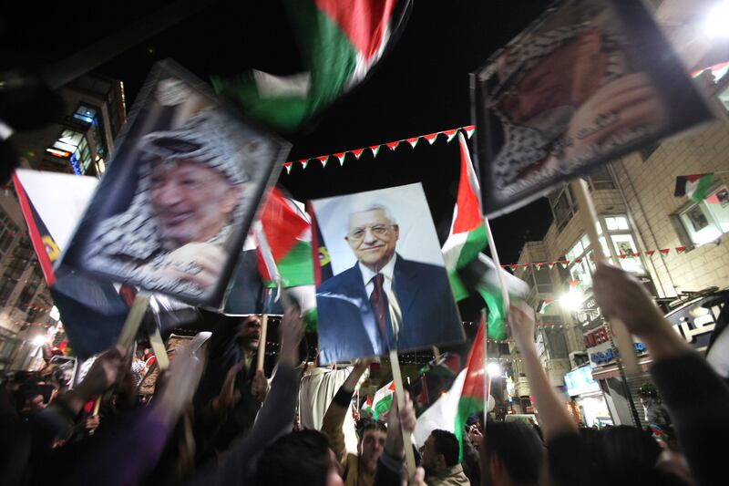 galleries/2012/12/01/palestinians-party-after-u-n-recognizes-palestine-as-a-non-member-state-photos/palestine-celebrates-un-2_jsfsff