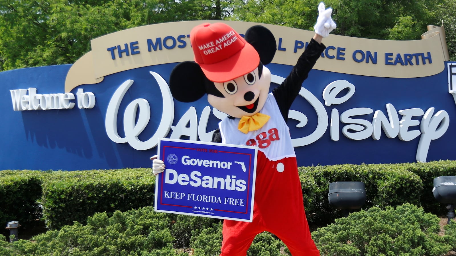 2022-04-16T221909Z_1003420793_RC2DOT9XDCAE_RTRMADP_3_USA-EDUCATION-FLORIDA_e42pvn