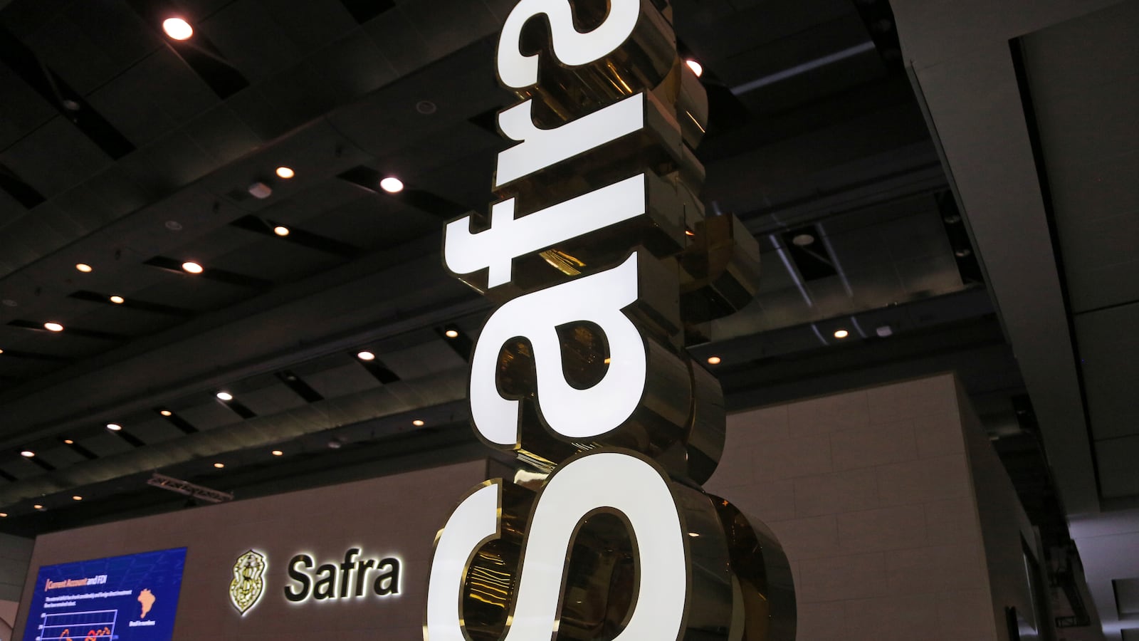 2017-10-20T170702Z_1593085621_RC1A9CDA2DA0_RTRMADP_3_CANADA-FINTECH_hcw045