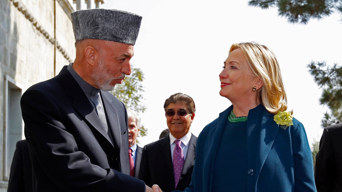 cheats/2011/10/20/hillary-clinton-lands-in-kabul/hillary-clinton-hamid-karzai-afghanistan-cheat_bffwck