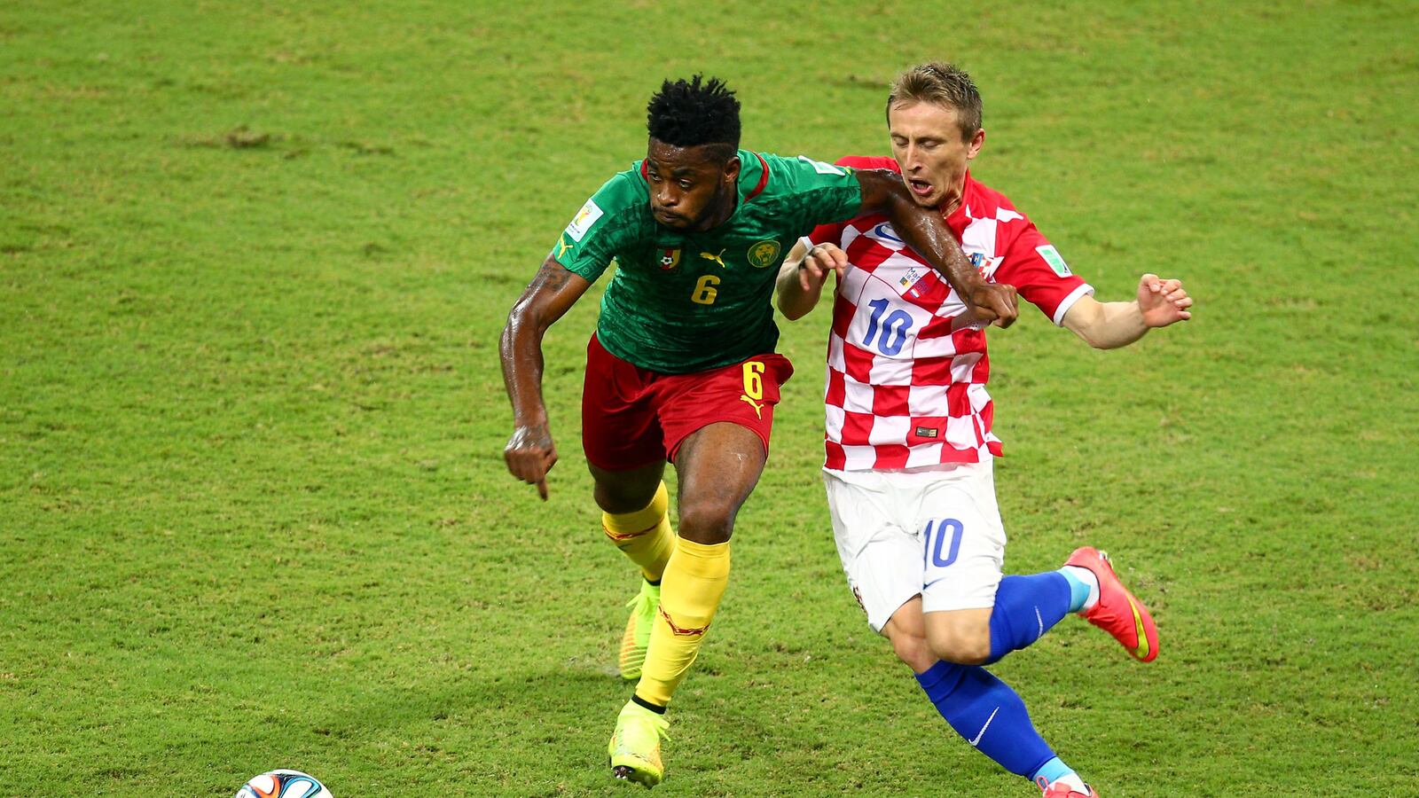 articles/2014/07/01/cameroon-investigates-world-cup-fixing-claim/140701-hines-alex-song-tease_zq0sfw