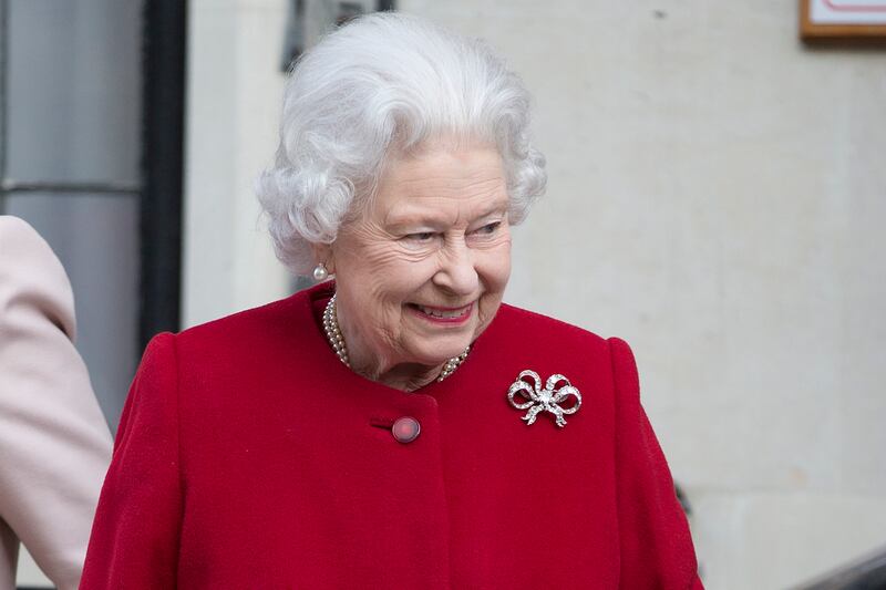 articles/2013/03/04/queen-leaves-hospital/130204-queen-leaves-hospital-cheat_gzdlov