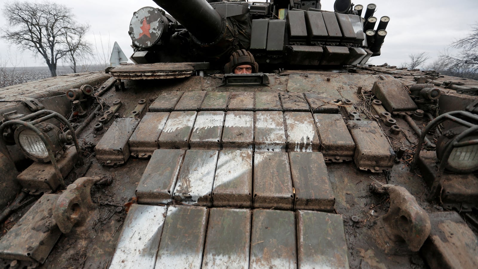 2022-02-27T185033Z_502273587_RC29SS9DA2C1_RTRMADP_3_UKRAINE-CRISIS-LUHANSK-MILITARY_g5hjgo