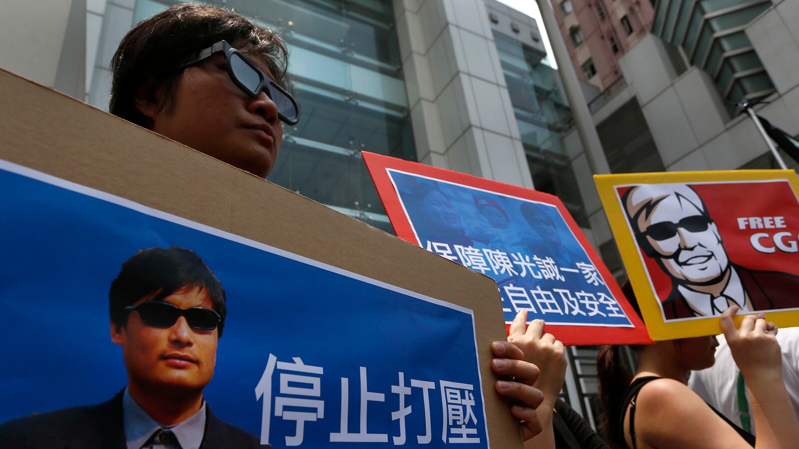 cheats/2012/05/04/activist-can-apply-to-study-in-u-s/chen-apply-study-china-us-cheat_x8oqav