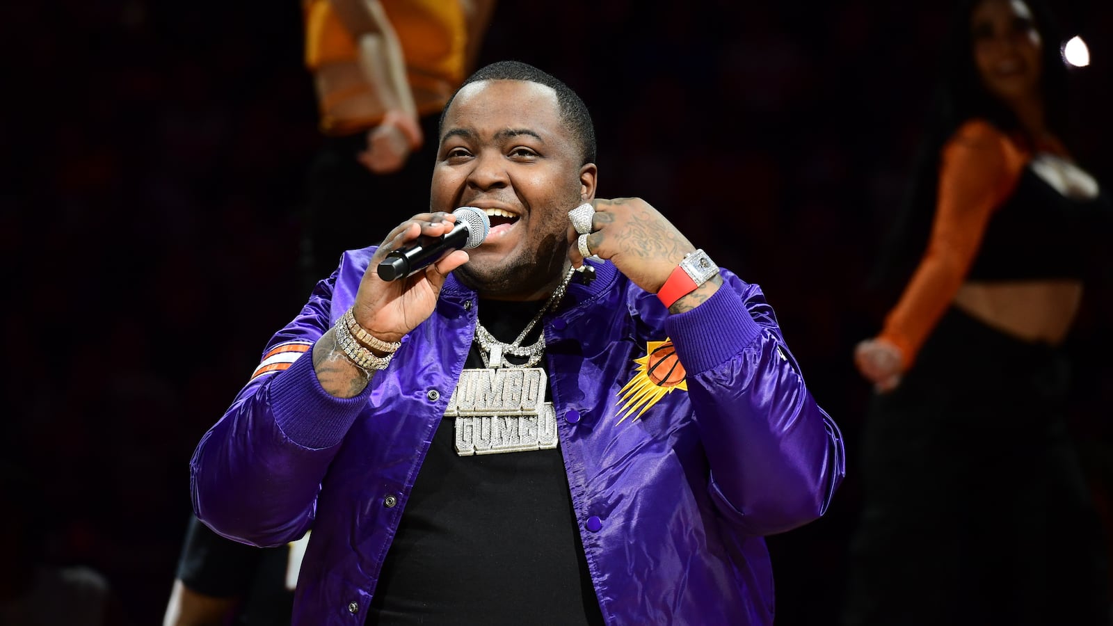 Sean Kingston performs during halftime of the game between the New York Knicks and the Phoenix Suns on December 15, 2023 at Footprint Center in Phoenix, Arizona.