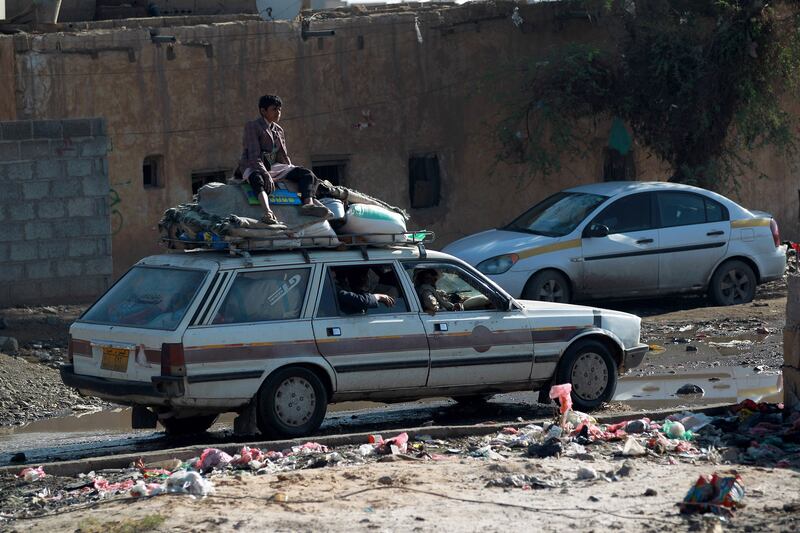galleries/2015/03/26/rubble-and-grief-on-the-ground-in-yemen/150326-yemen-airstikes7_dacluq