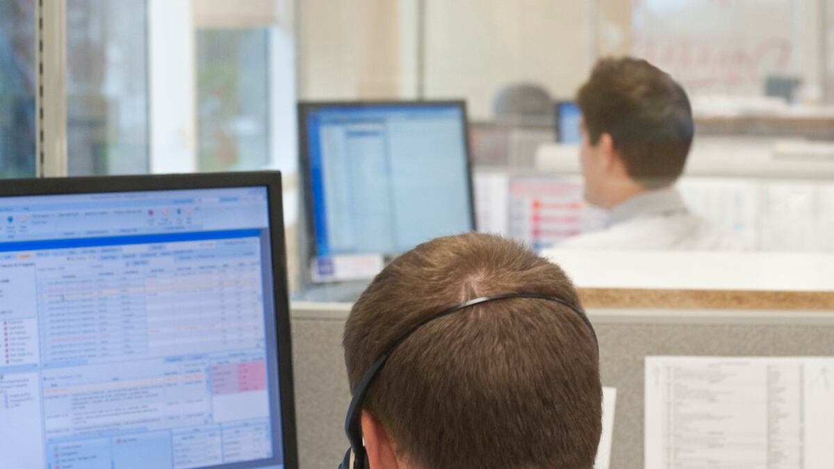 articles/2012/10/15/future-of-work-is-virtual-casual/jobs-future-warren-tease_tohrpz