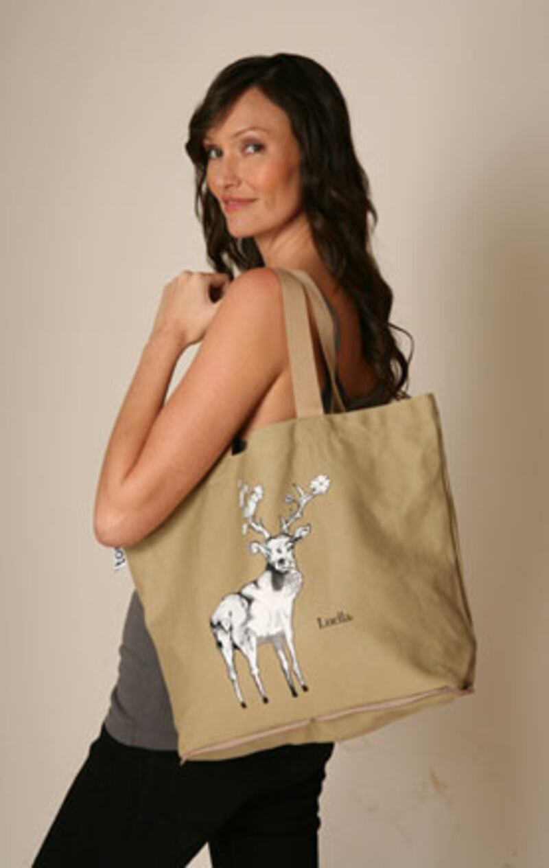 galleries/2009/11/23/our-good-giving-guide-luxurious-gifts-with-a-conscience/giving-guide---luella-tote_bk6wrv