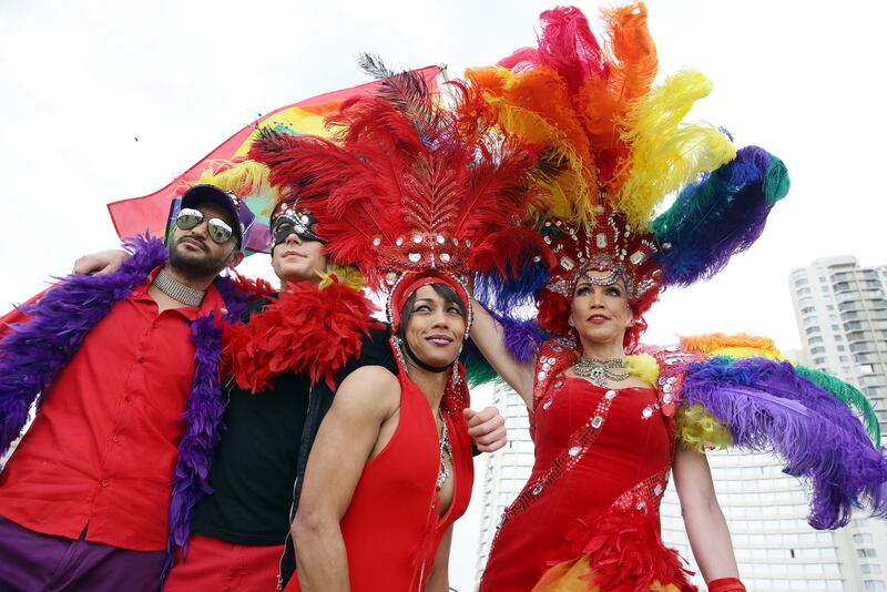galleries/2015/06/27/gay-pride-weekend-worldwide-photos/150627-gay-pride-world-12_lvhkuz