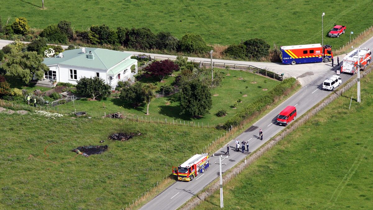 cheats/2012/01/06/hot-air-balloon-crash-kills-11/balloon-crash-new-zealand-cheat_ajqchh