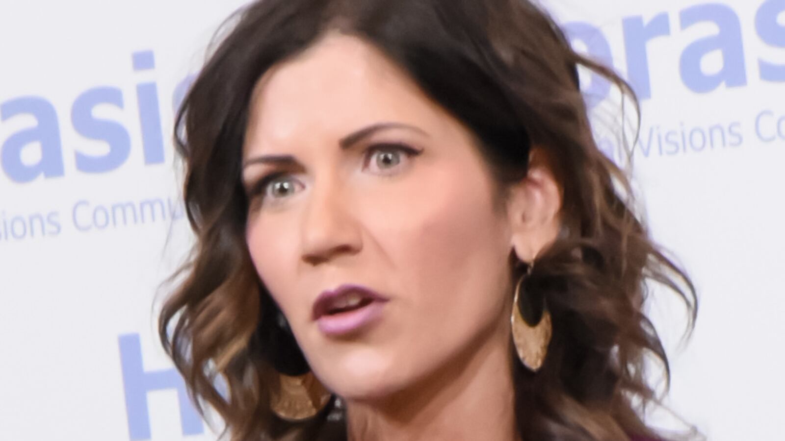 Kristi_Noem__Governor__South_Dakota__USA__49007405033___1_l5tyt5