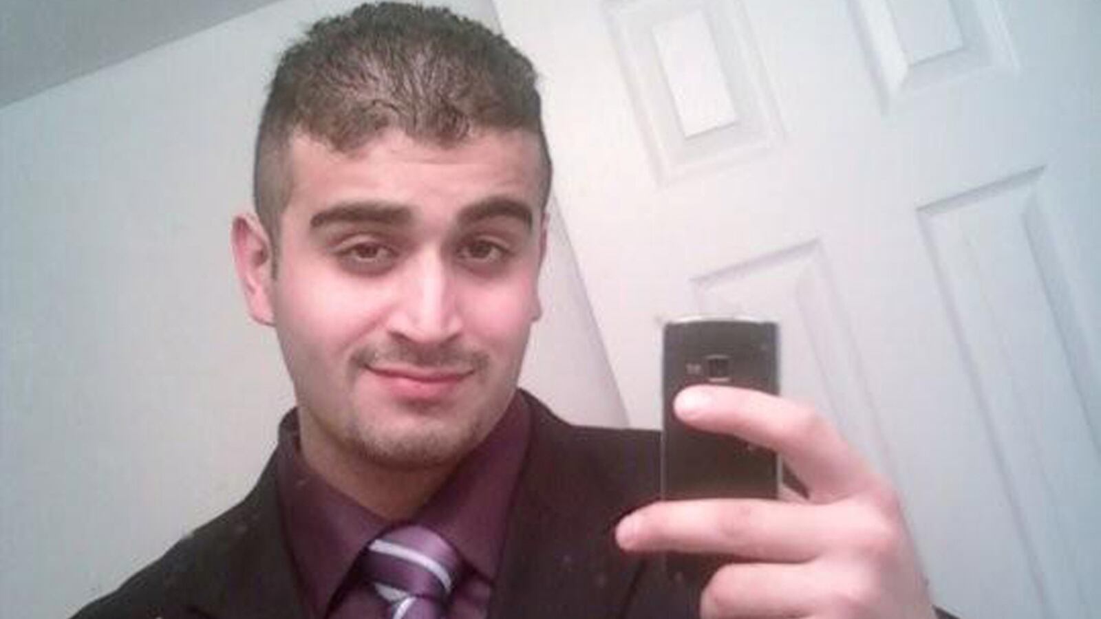 cheats/2016/06/15/coworkers-mateen-watched-isis-videos/160613-omar-mateen-orlando-shooting_xjhccj