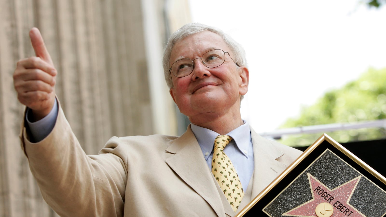 articles/2014/07/02/life-itself-a-fitting-heartrending-tribute-to-cinema-s-great-appreciator-roger-ebert/140701-stern-ebert-tease_ojmytl