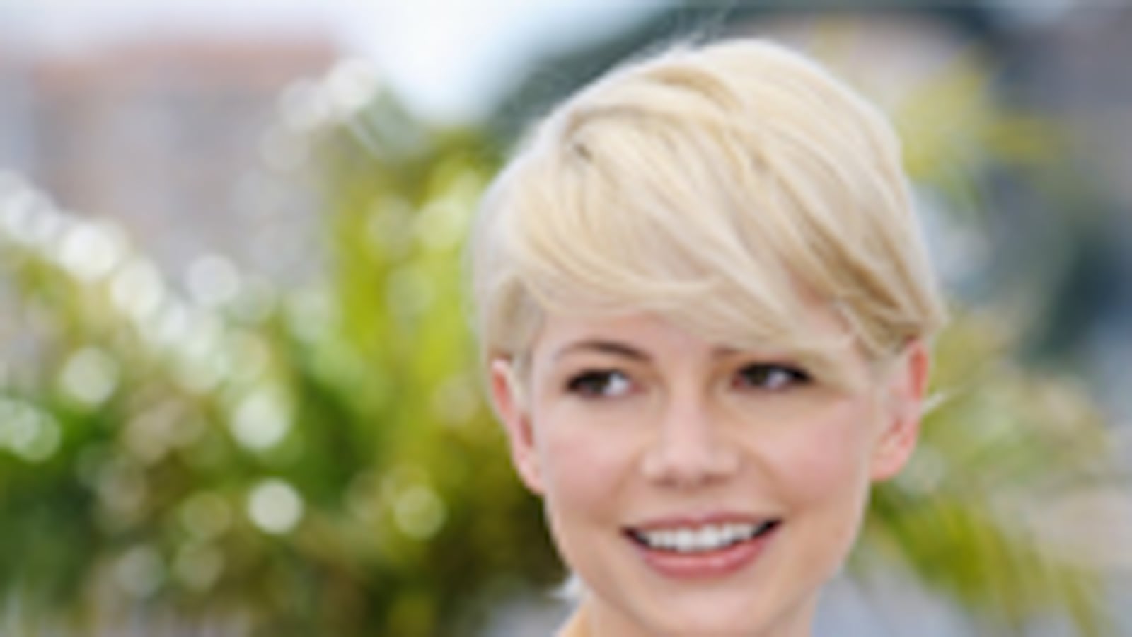 articles/2011/01/04/interview-michelle-williams-on-blue-valentine-oscars-and-heath-ledger/sessums-michelle-williams_150722_qabspv