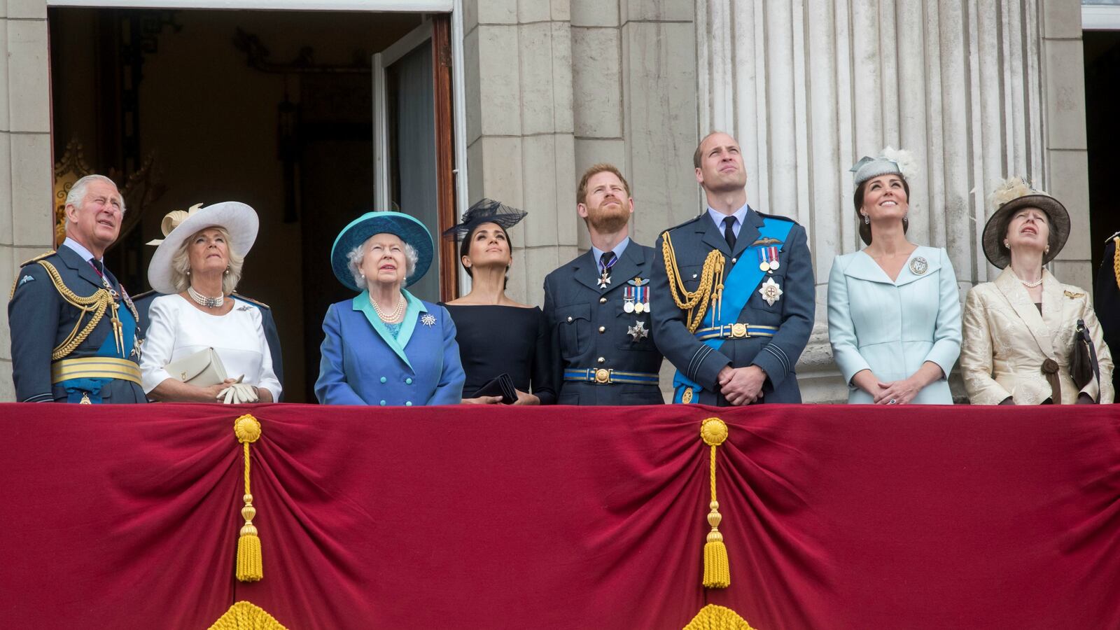 180715-royal-family-trump-snub-cheat_ajidsm