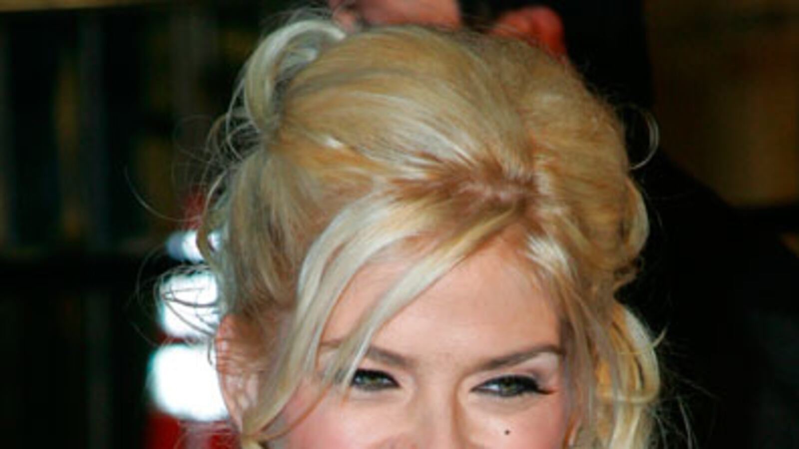 cheats/2009/10/16/why-anna-nicole-skipped-rehab/anna-nicole-smith-1_vrvup3