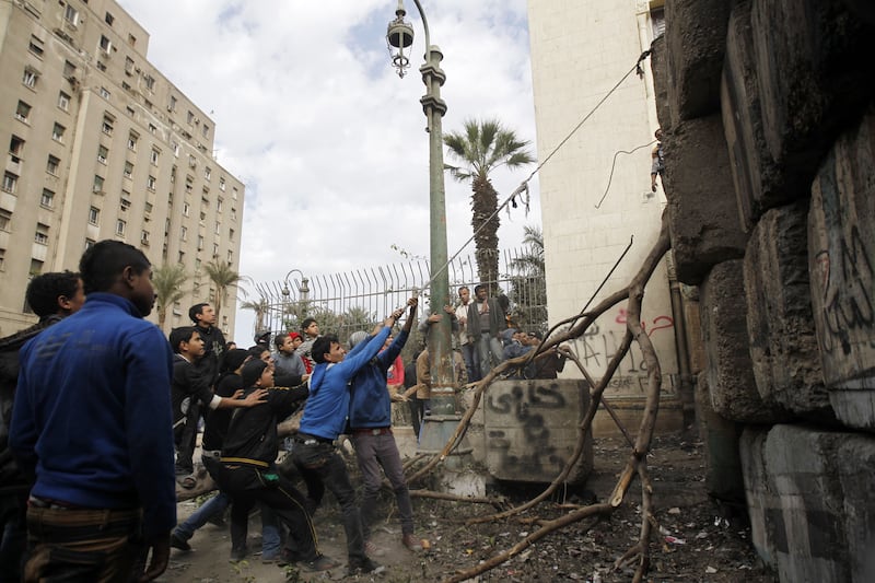 galleries/2013/01/29/rage-in-egypt-over-port-said-verdict-morsi-government-photos/egypt-unrest-13_lmgldi