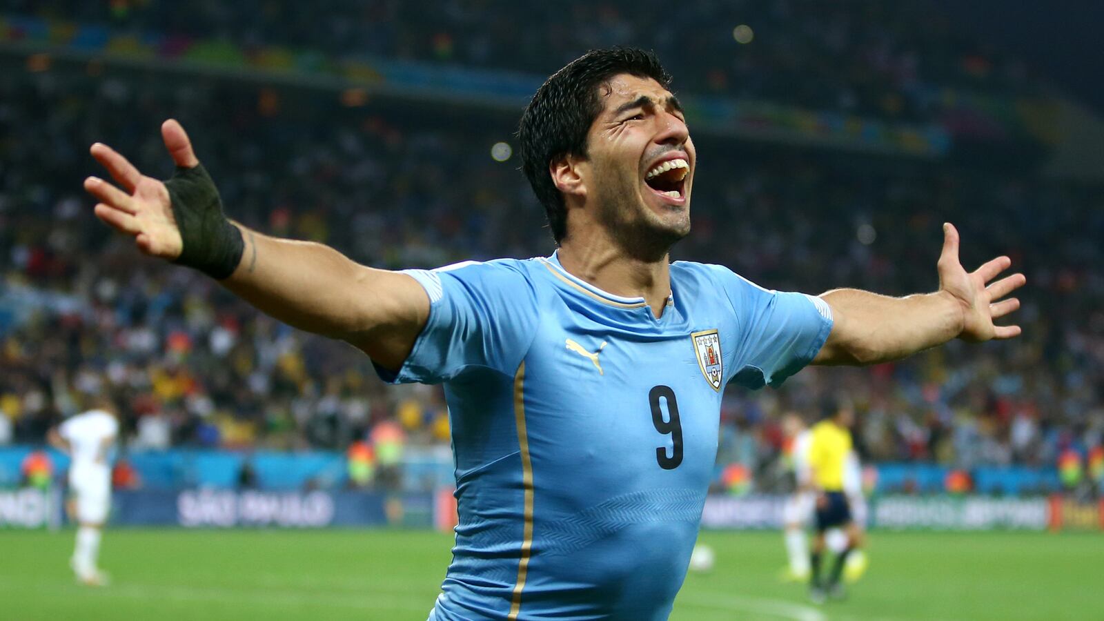articles/2014/06/19/uruguay-s-luis-su-rez-puts-two-stakes-through-england-s-heart/140619-tunku-uruguay-tease_powdss
