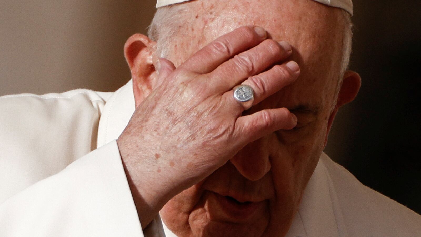 2022-11-30T082354Z_850069862_RC28WX940XRM_RTRMADP_3_POPE-AUDIENCE_nrindd