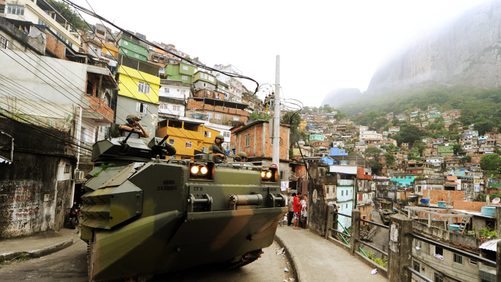 cheats/2011/11/13/3-000-cops-storm-rio-slum/rio-rocinha-favela-cheat_cnh8zw