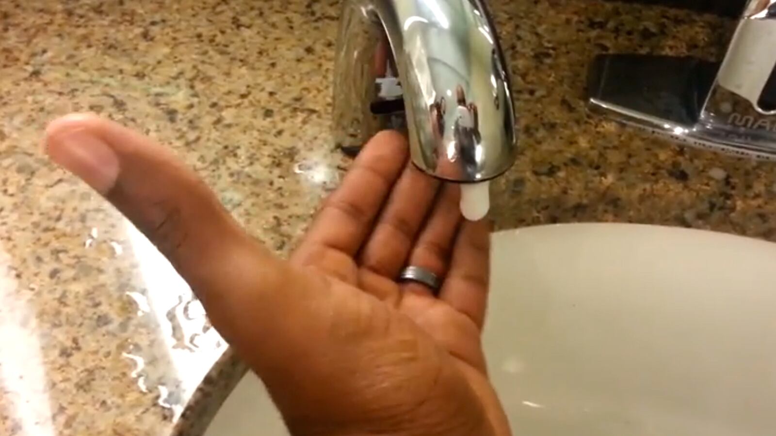 videos/2015/09/03/a-racist-soap-dispenser/150903-viralvid-soap-tease_s4hrnu